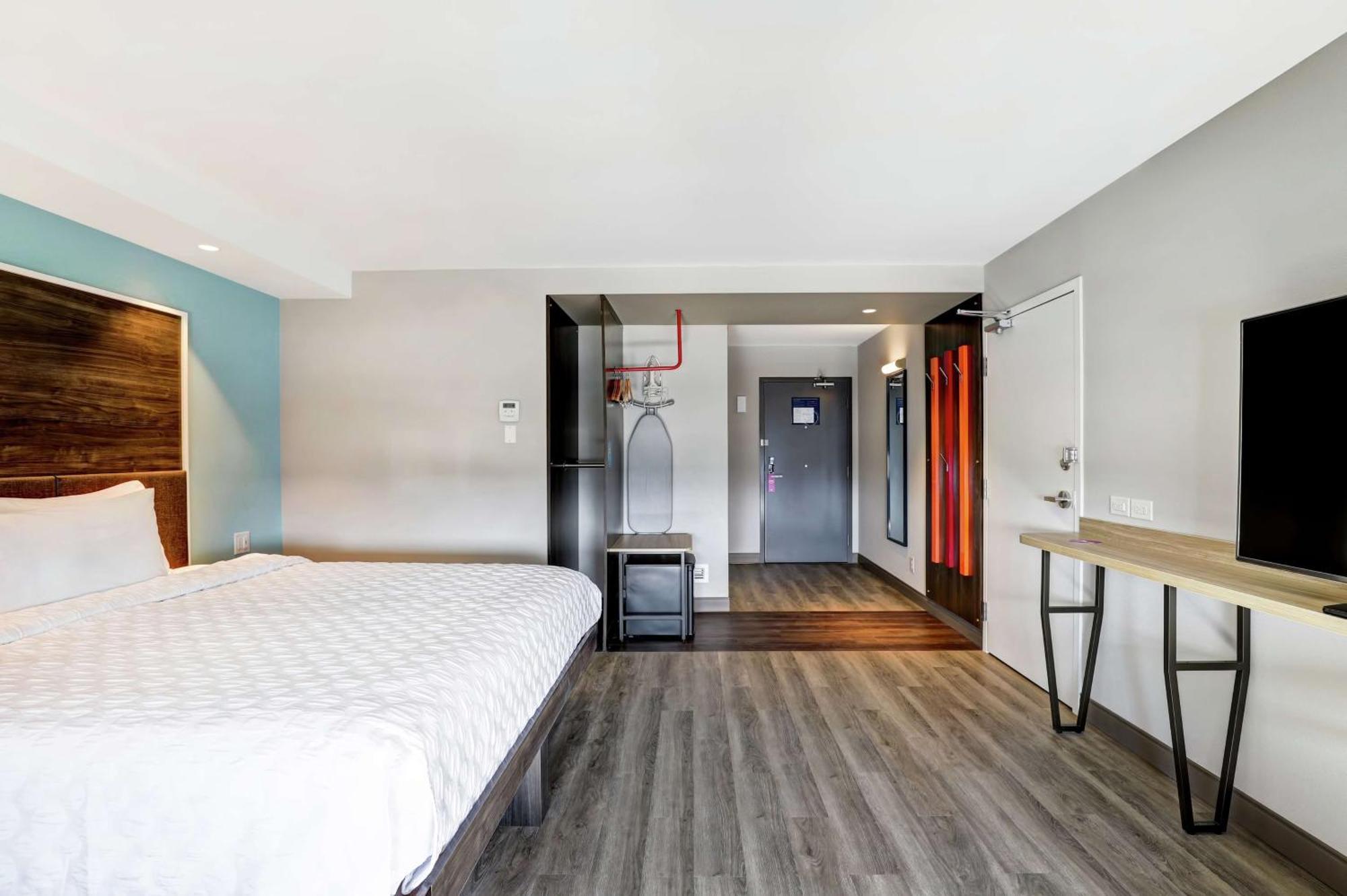 Tru By Hilton Edmonton Windermere Esterno foto