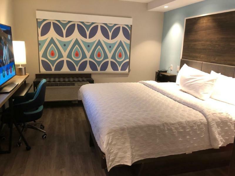 Tru By Hilton Edmonton Windermere Esterno foto